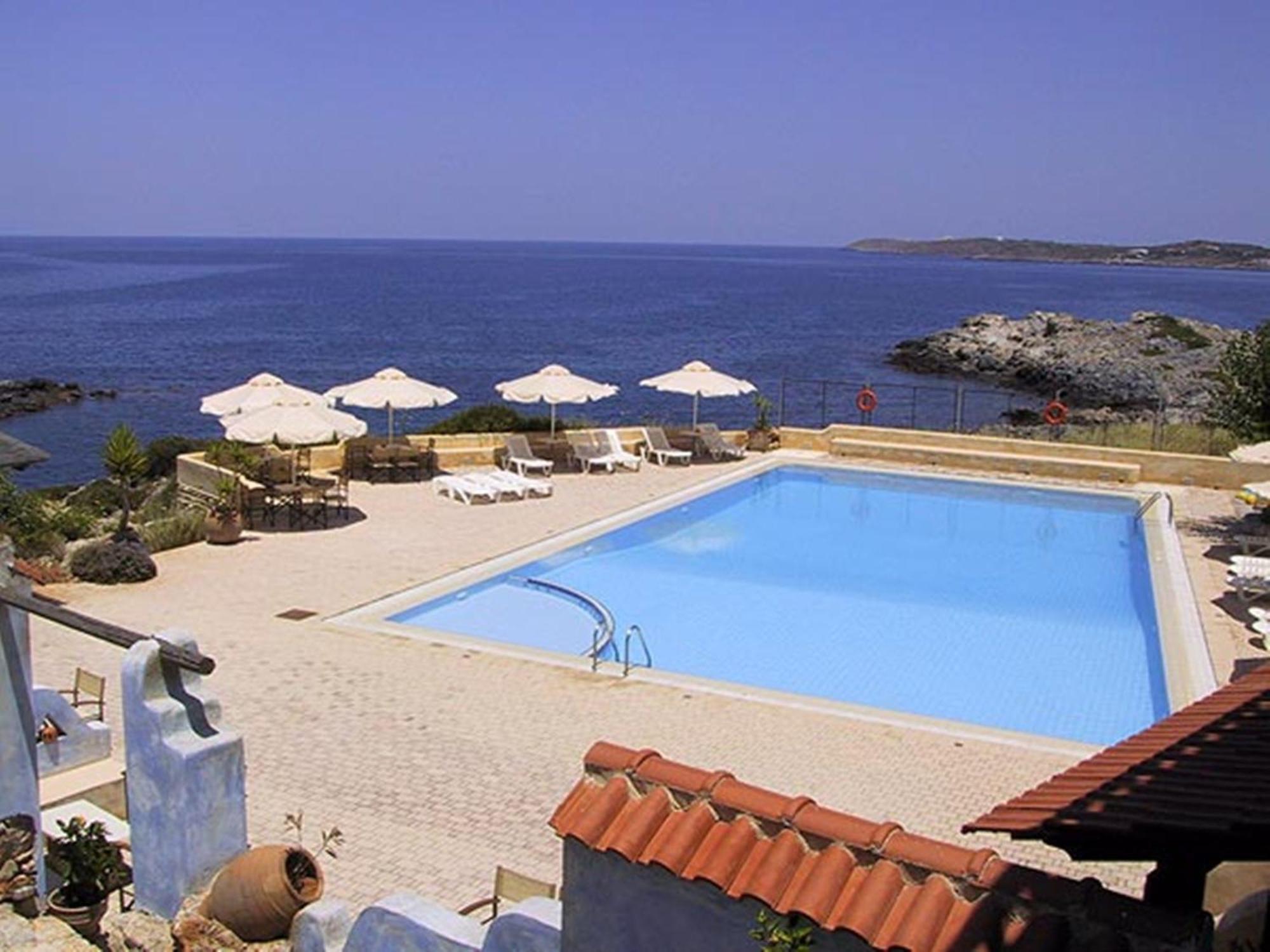 Giorgi'S Blue Apartments กาลาธาส ภายนอก รูปภาพ