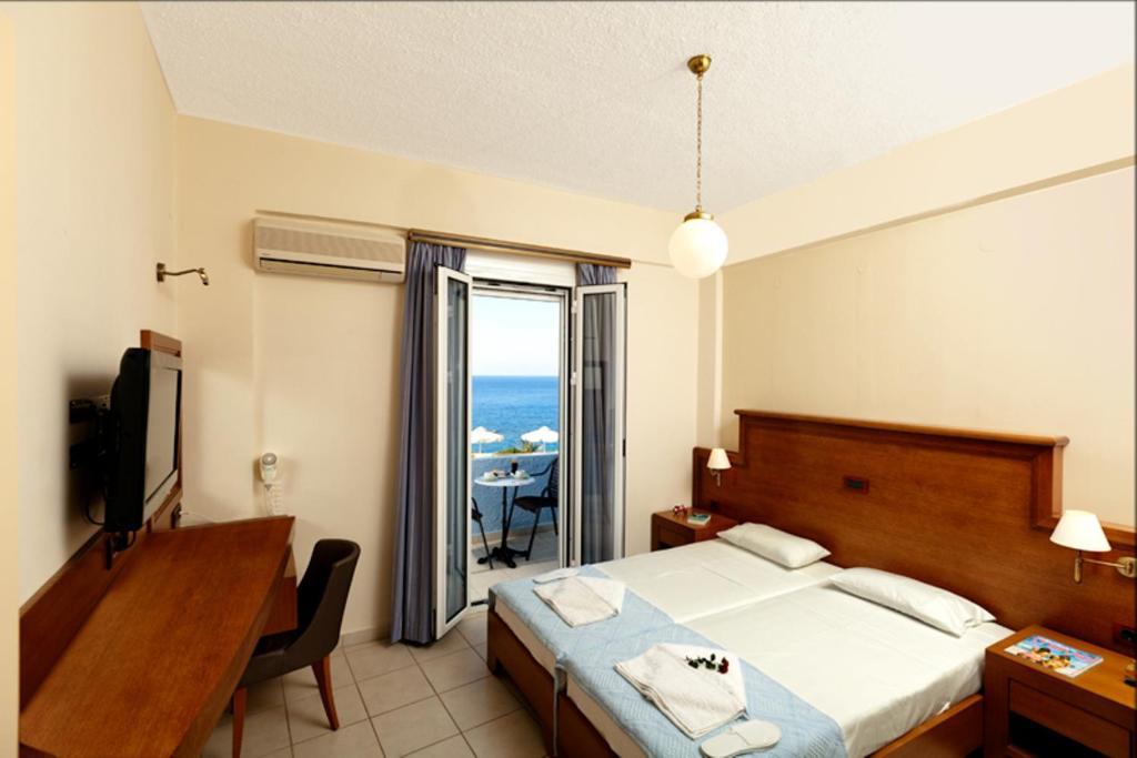 Giorgi'S Blue Apartments กาลาธาส ภายนอก รูปภาพ