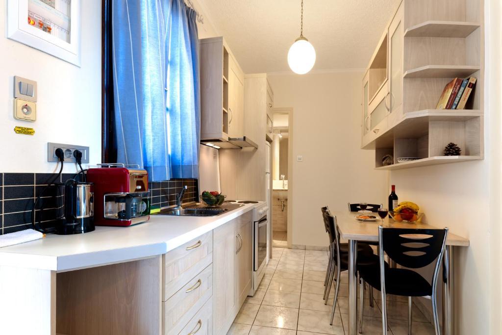 Giorgi'S Blue Apartments กาลาธาส ห้อง รูปภาพ
