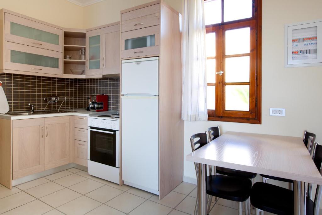 Giorgi'S Blue Apartments กาลาธาส ห้อง รูปภาพ