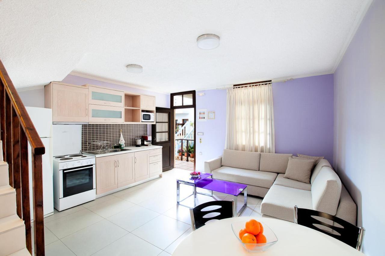Giorgi'S Blue Apartments กาลาธาส ห้อง รูปภาพ