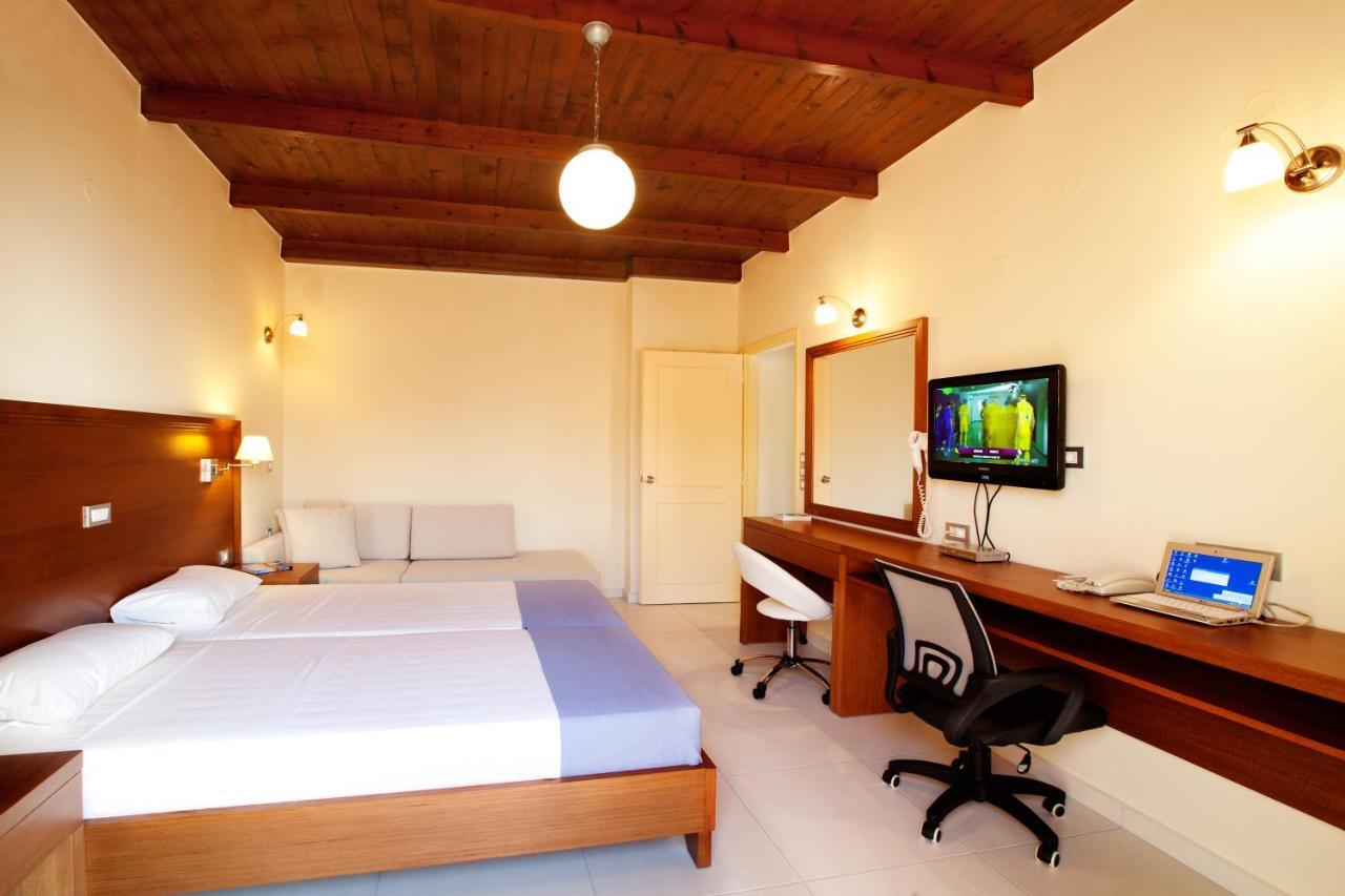 Giorgi'S Blue Apartments กาลาธาส ห้อง รูปภาพ