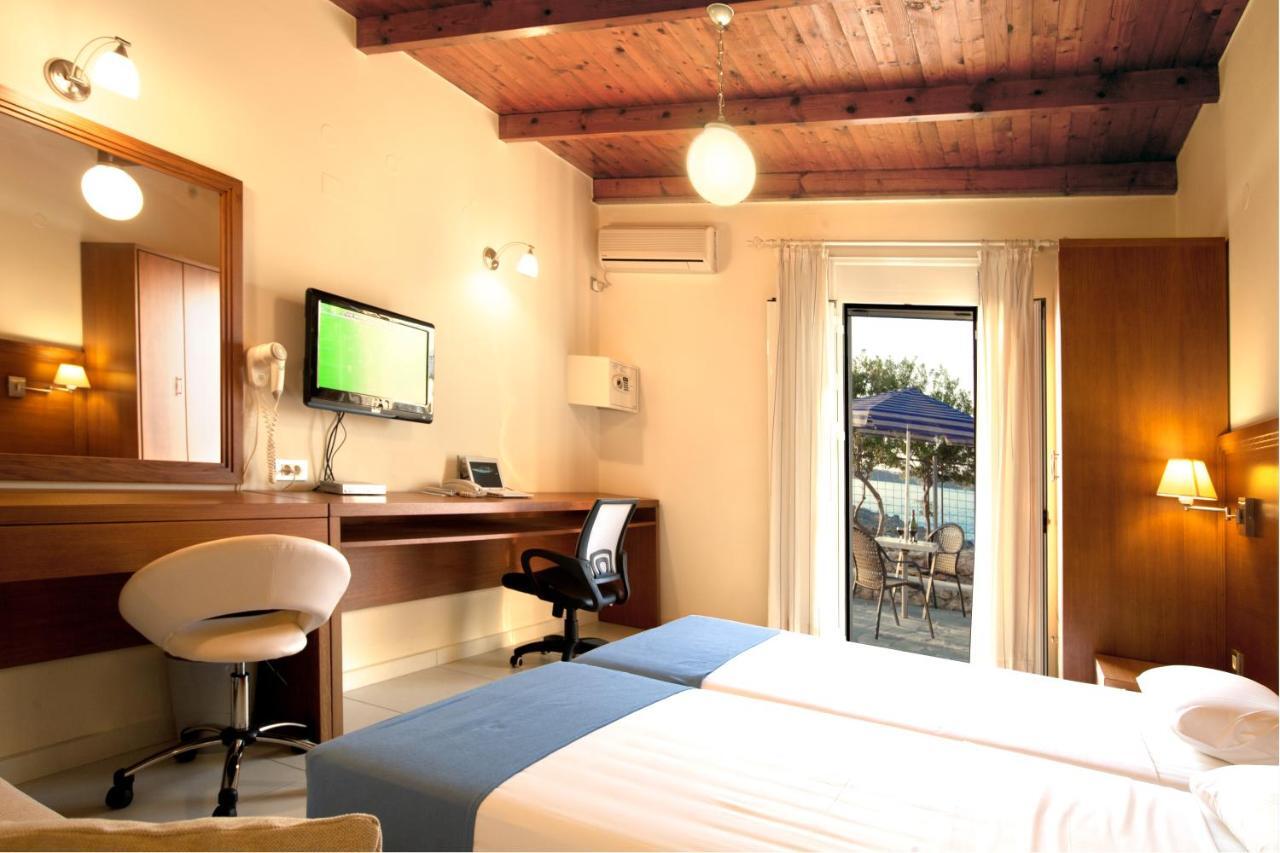 Giorgi'S Blue Apartments กาลาธาส ห้อง รูปภาพ