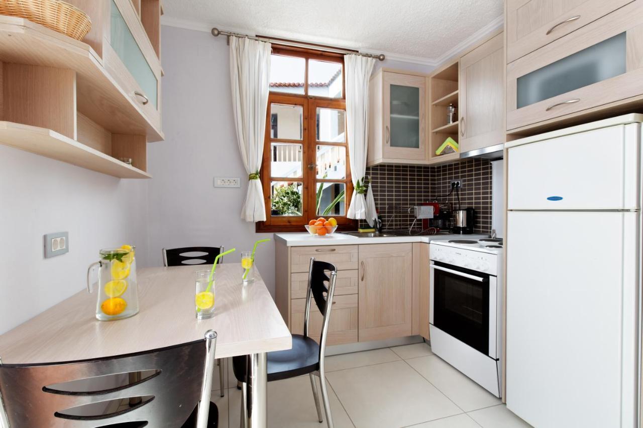 Giorgi'S Blue Apartments กาลาธาส ห้อง รูปภาพ